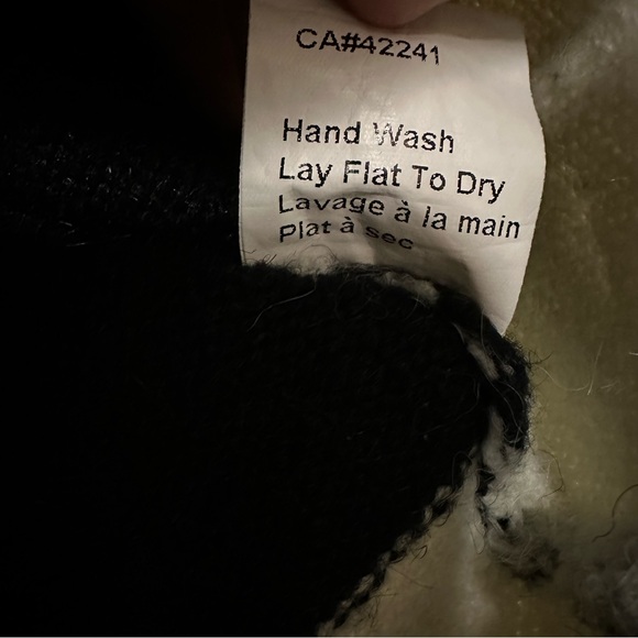 Lyla & Luxe wool blend striped white and black distressed edge sweater size S - Picture 12 of 13